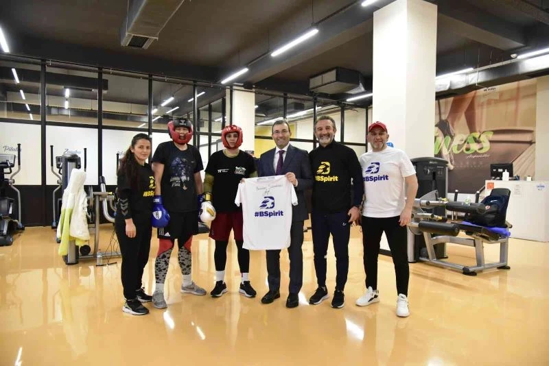 Busenaz Sürmeneli, isminin verildiği salonda dünya şampiyonasına hazırlanıyor
