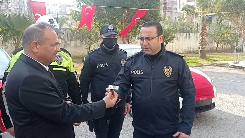 Kozan emniyetine hayırseverlerden araç bağışı
