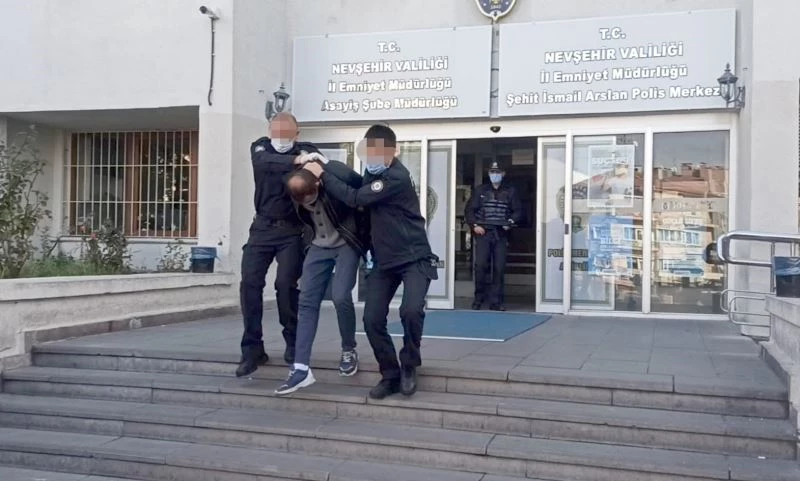 Uyuşturucuyu kitap içine saklamışlar
