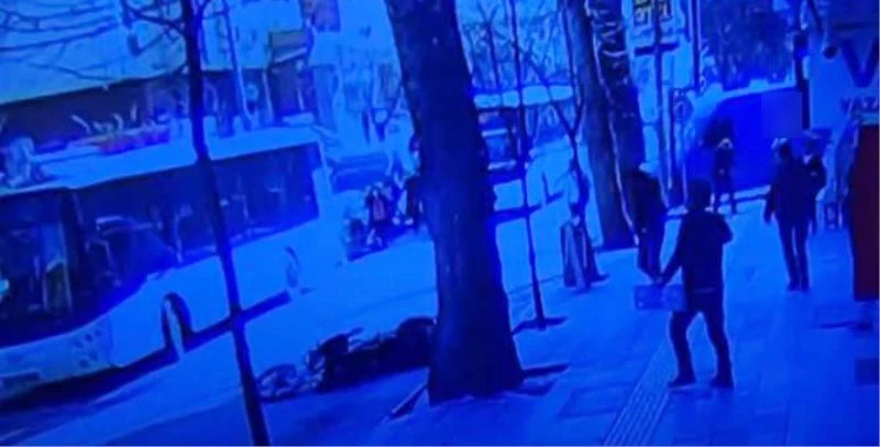 Motosiklet sürücüsü yayaya çarpmamak için canını hiçe saydı
