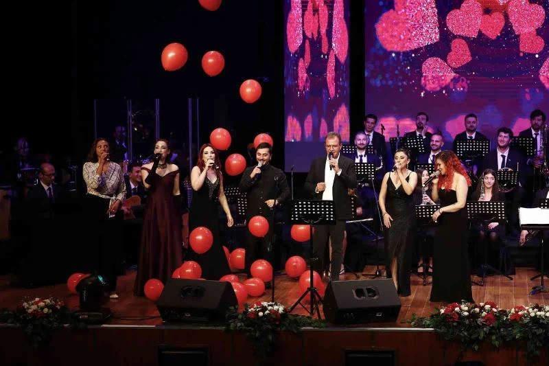 Başkan Seçer ve Meral Seçer, ‘Sevgililer Günü Konseri’ne katıldı
