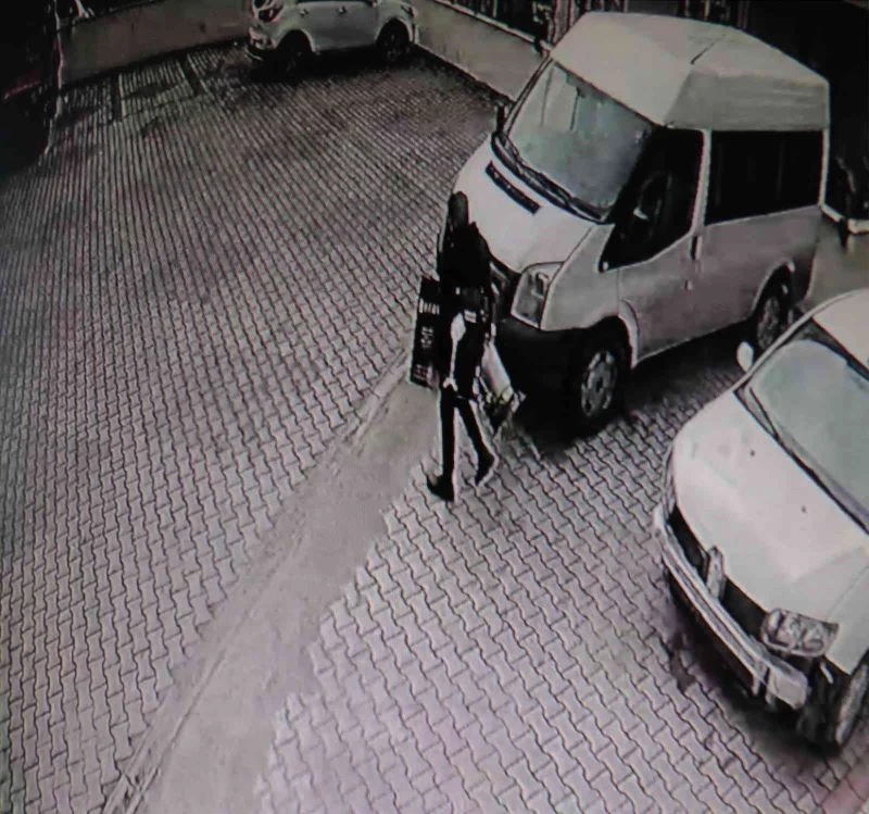 Pendik’te korkusuz hırsızlar 2 gün arayla aynı apartmanda hırsızlık yaptı
