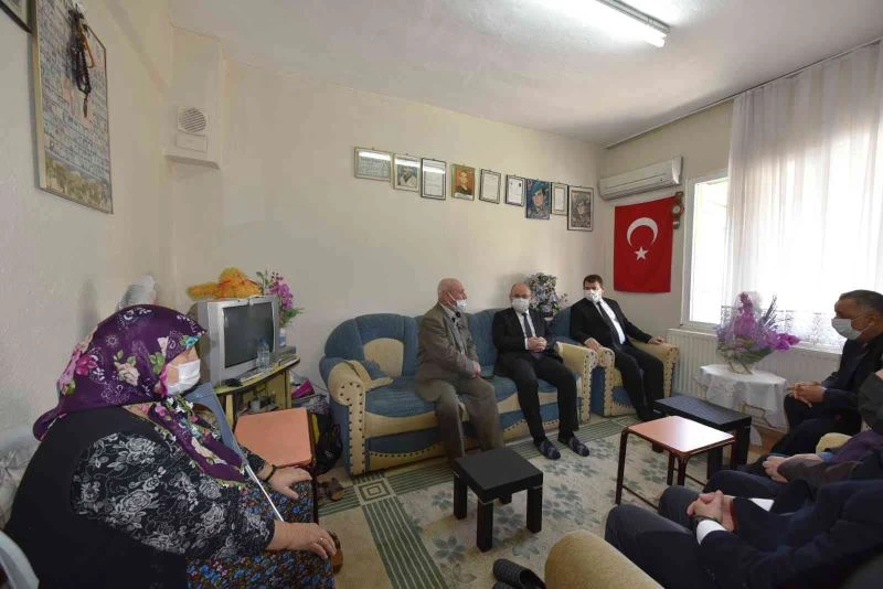 Vali Karadeniz Gölmarmara ilçesinde temaslarda bulundu
