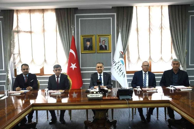 Adıyaman’da arılar badem bahçeleri ile buluşuyor
