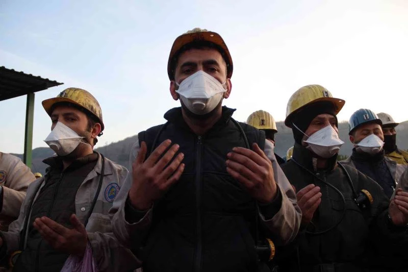 Madenci, kazasız çalışmak için şükür kurbanı kesti
