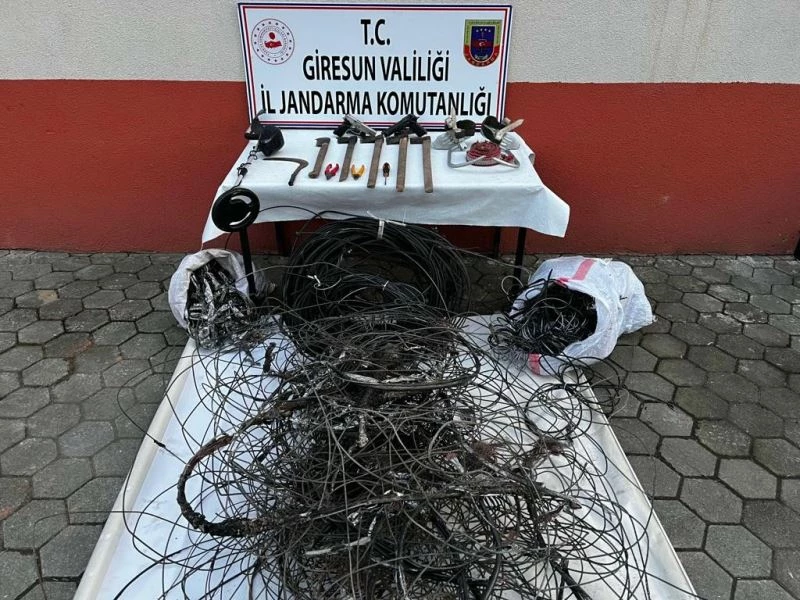 Telefon kablosu hırsızları yakayı ele verdi
