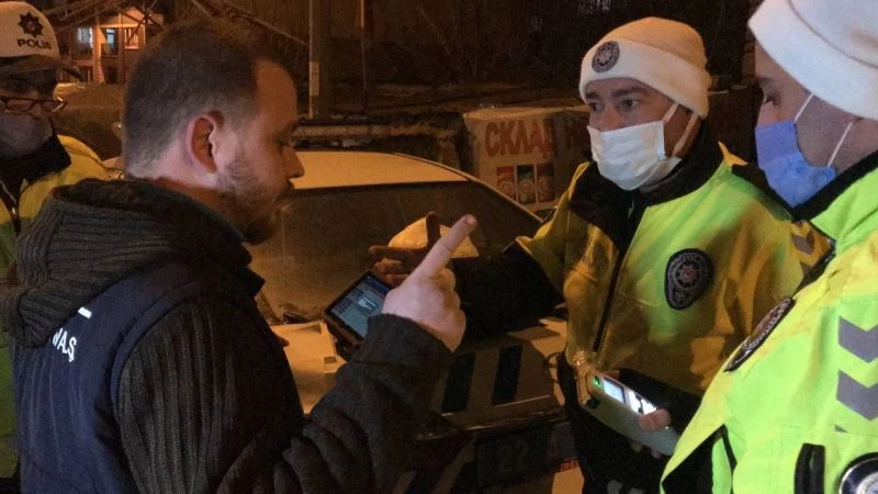 Edirne’de polis ekiplerinin alkollü sürücüler ile imtihanı: Alkolmetreye üflemiyorum
