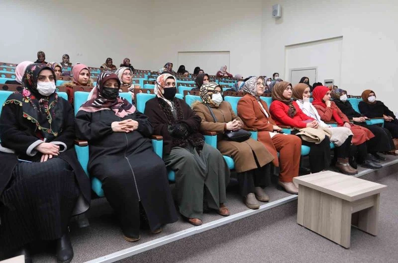 Van’da ‘Gönülden Gönüle Dost Sohbetleri’ devam ediyor
