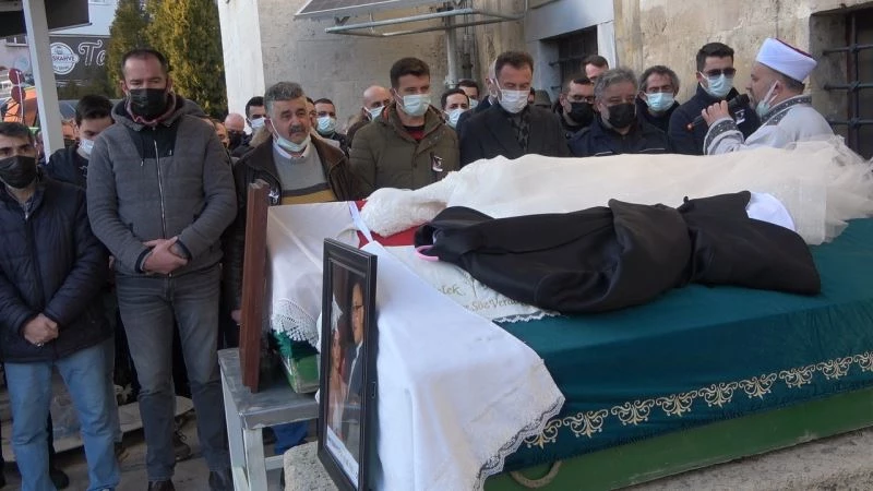 Bu acıya yürek dayanmaz: Gelinlik ve damatlık tabutlarına örtü oldu
