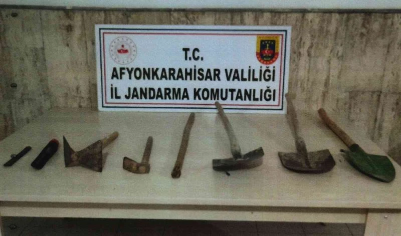 Define avcıları saklandıkları ağaçlık alanda yakalandı
