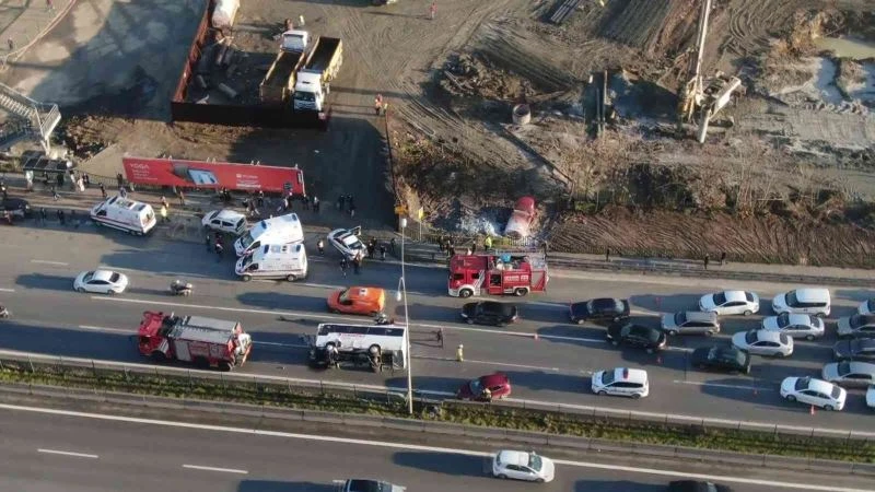 Ataşehir E-5’te freni tutmayan midibüs ortalığı savaş alanı çevirdi: 3 yaralı
