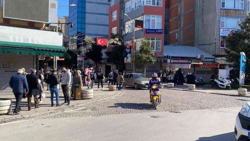 Şehrin simgesi Milli Kuvvetler caddesi güneşli havada doldu taştı
