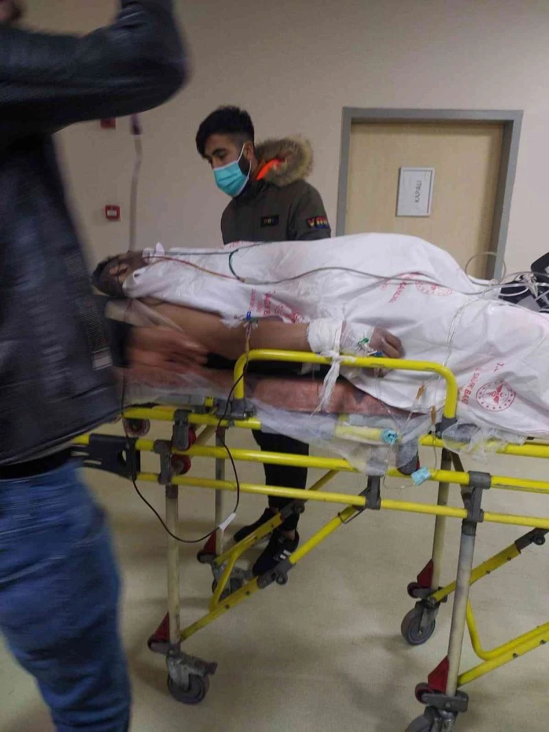 Yeğenlerine çarpıp kaçan sürücünün yakalanması için viyadüğe çıktılar
