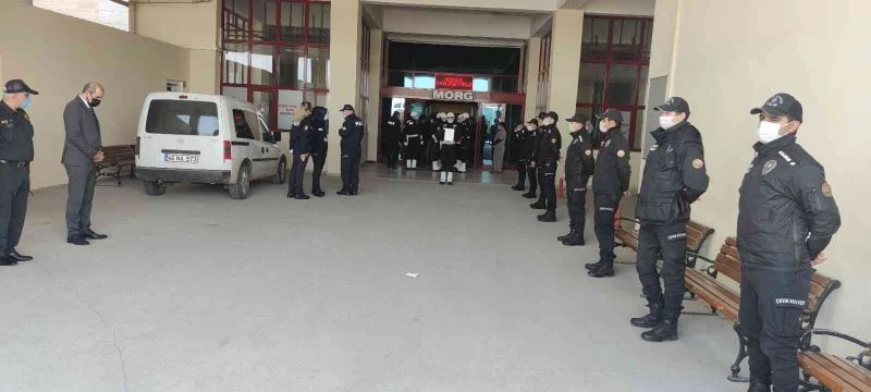 Görevi başında rahatsızlanıp ölen polis memuru dualarla memleketi Şanlıurfa’ya gönderildi
