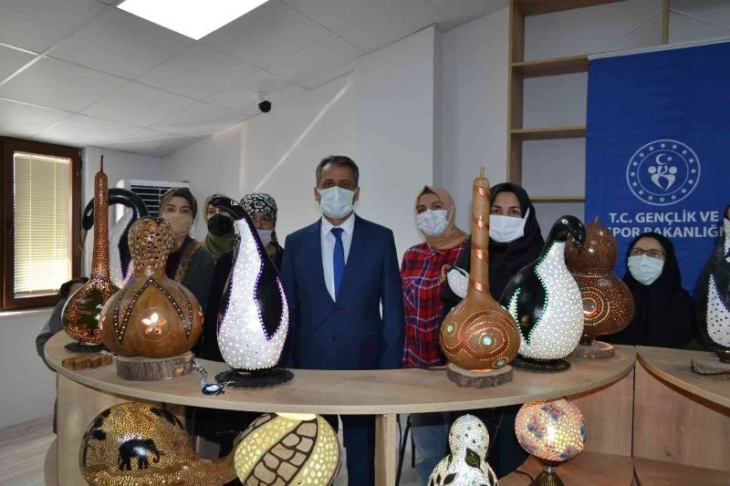 Aksu’da kadınlar el emeklerini sergiledi
