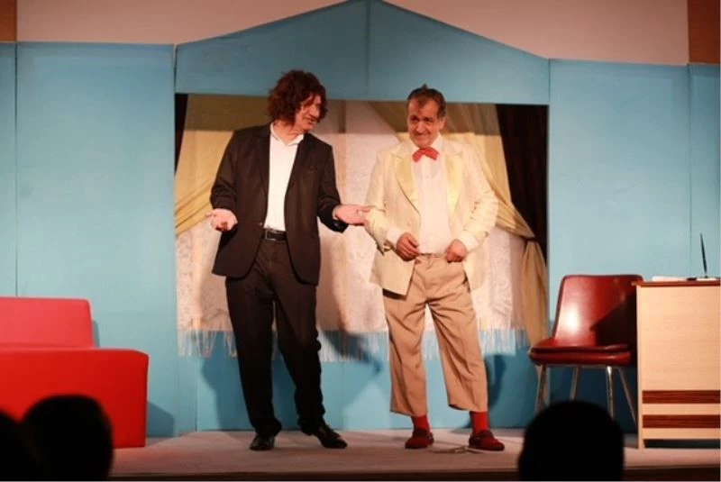 ‘Dursun İstemez’ tiyatro oyunu seyircileriyle buluşuyor
