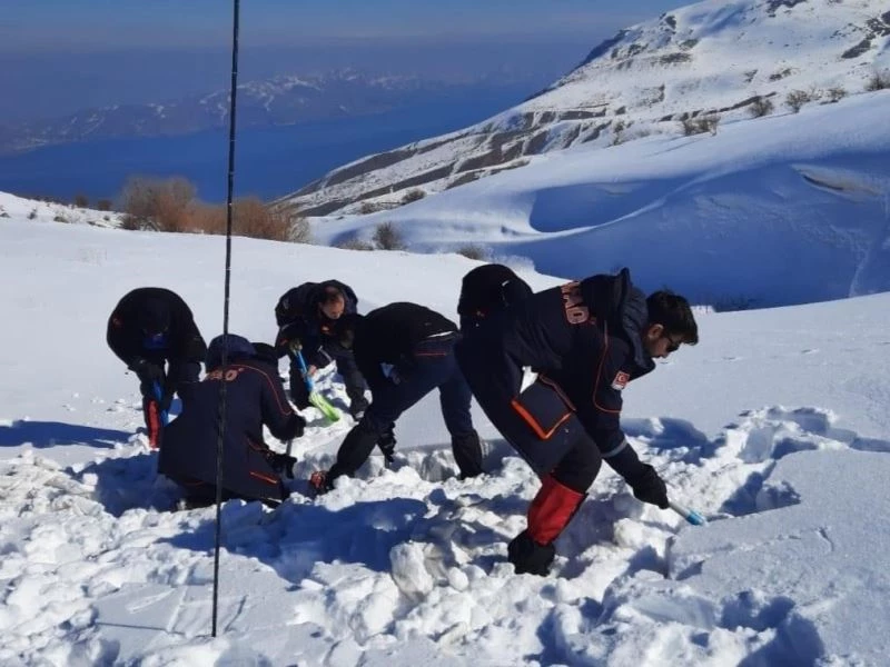 Elazığ’da çığda arama ve kurtarma tatbikatı
