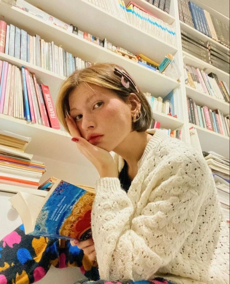 Model Ece Su Uçkan, Kadıköy’de taksi ile denize uçtu
