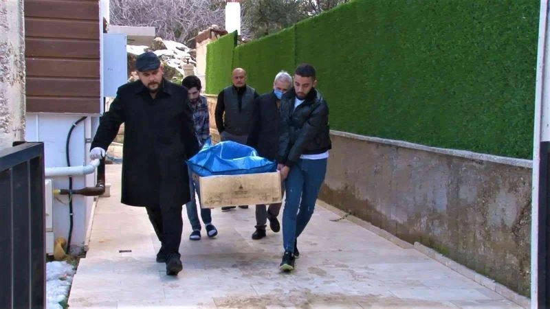 Kız arkadaşıyla kaldığı apartta ölü bulunan genç kalp krizinden ölmüş
