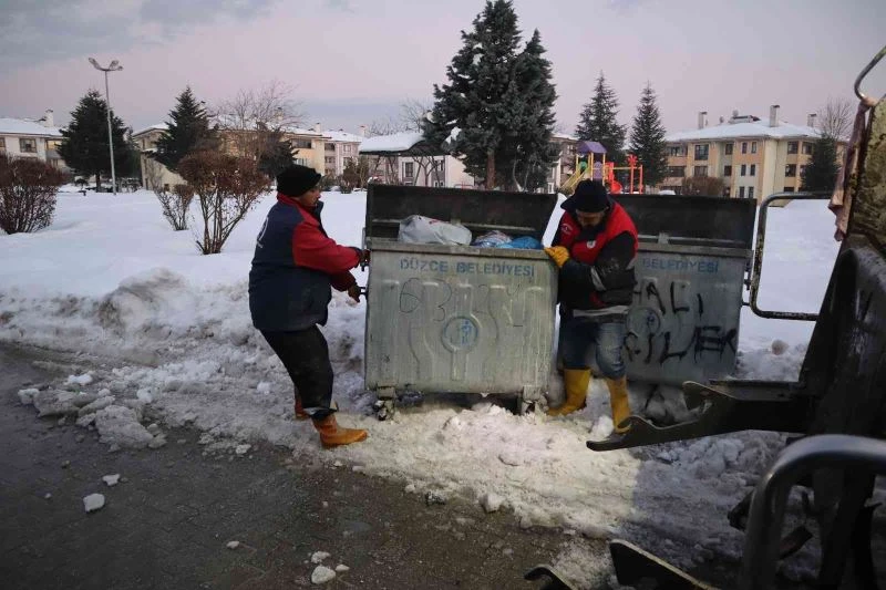 Yoğun kar yağışı bile durduramadı
