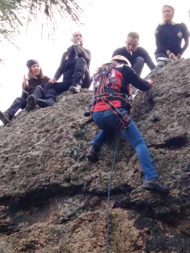 Foça kayalıklarında arama kurtarma tatbikatı
