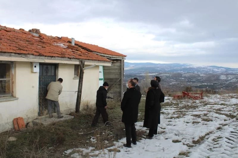 Kaymakam Özay, bakım ve onarım ihtiyacı olan köy okullarını inceledi
