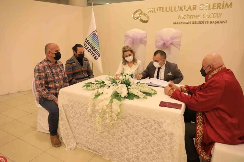 Mutluluğa özel tarihte evet dediler
