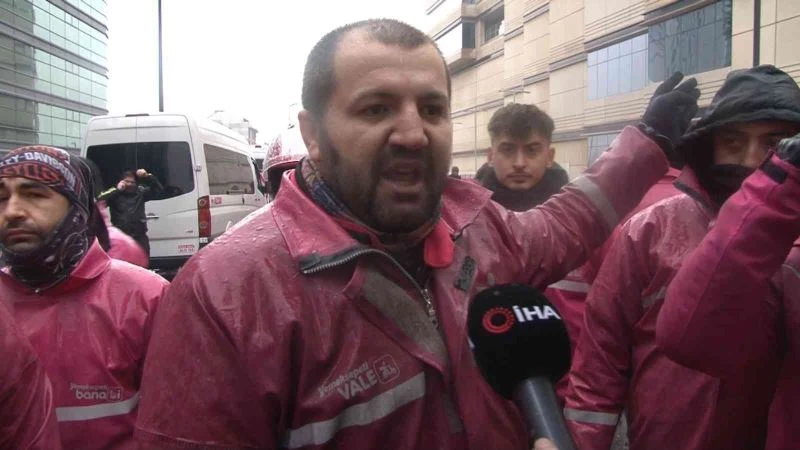 Yemek Sepeti kuryelerinden şirket binası önünde eylem: Yüzlerce kurye kontak kapattı
