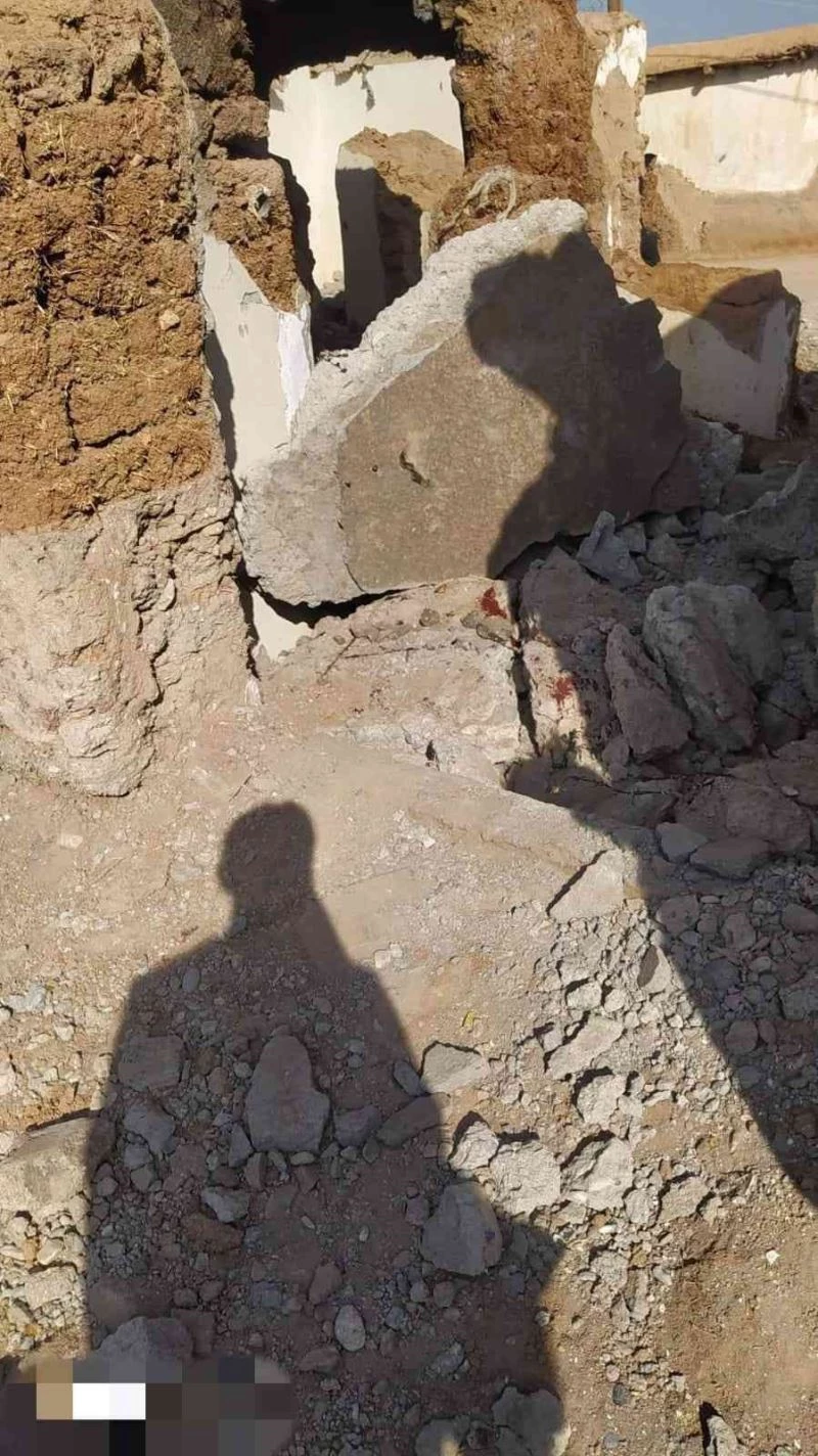 Metruk evde çöken duvarın altında kalan çocuk hayatını kaybetti
