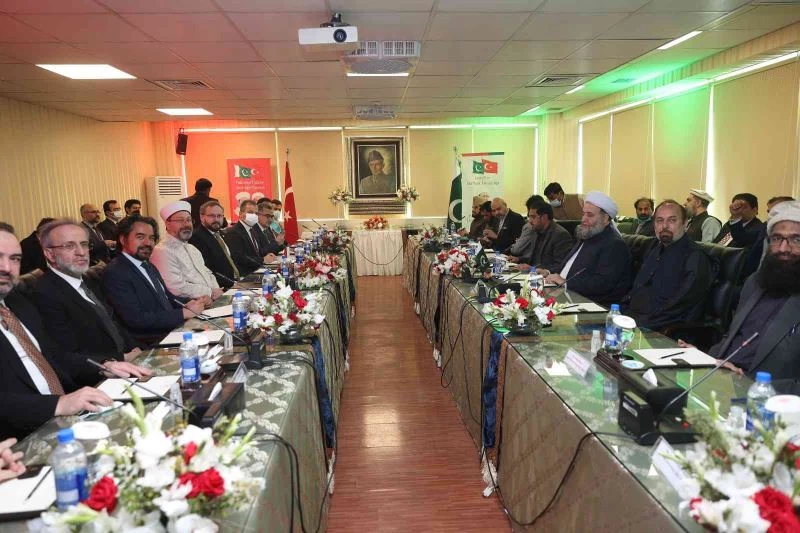 Diyanet İşleri Başkanı Erbaş, Pakistan Din İşleri ve İnançlar Arası Uyum Bakanı Kadri ile görüştü
