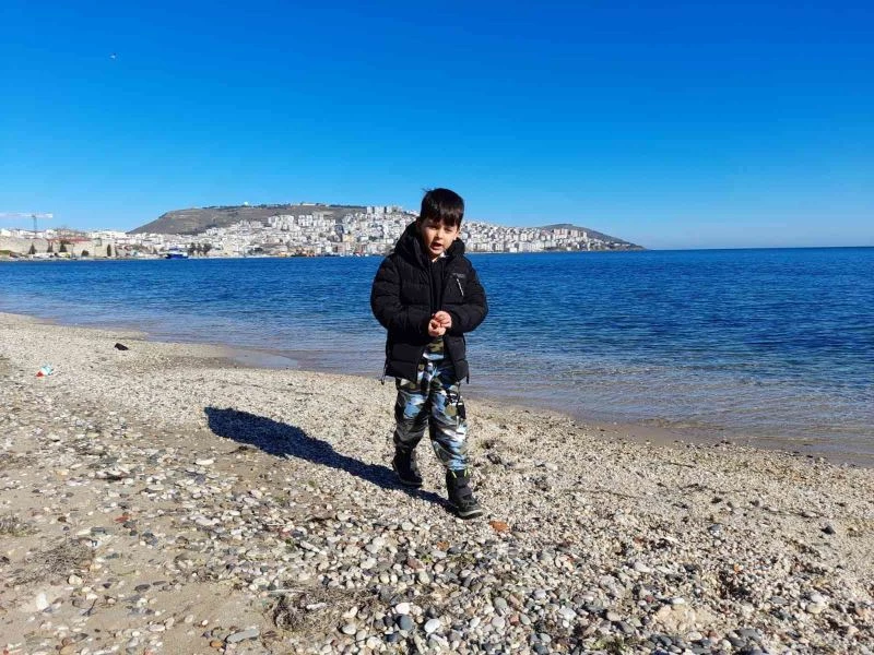 Minik Can’ın sahildeki çöplere tepkisi
