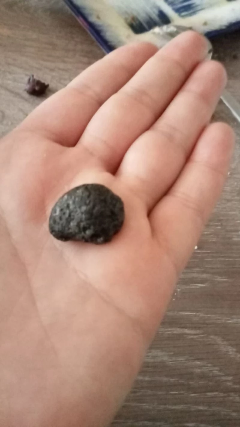 Marketten aldıkları zeytinden taş çıktığını iddia ettiler
