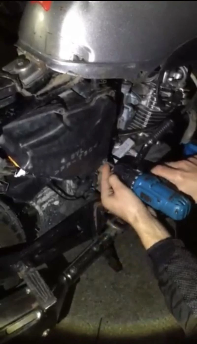 İstanbul’da polisi şoke eden zula: Motosikletin hava filtresinden silah çıktı
