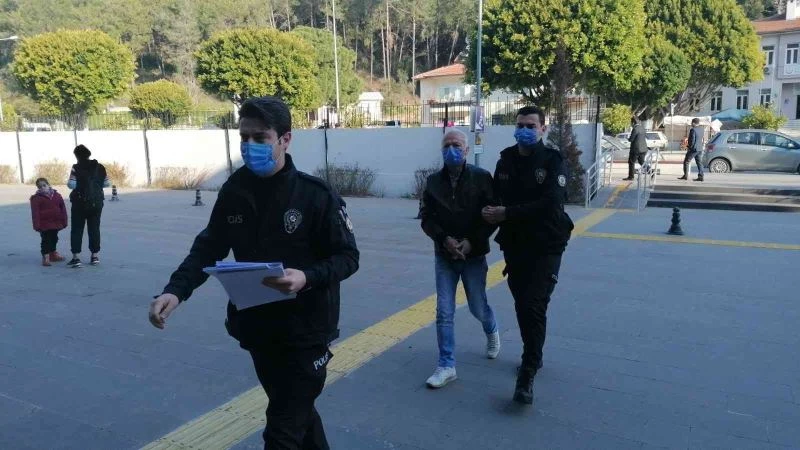 Lokum ve keçiboynuzu hırsızının ’pes’ dedirten rahatlığı
