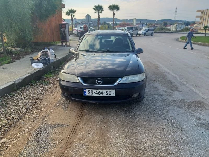 Jandarma tarafından gümrük süresi dolan 8 araca el konuldu
