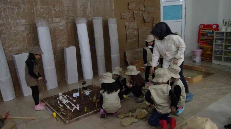 Gercüş’te minik arkeologlar iş başında
