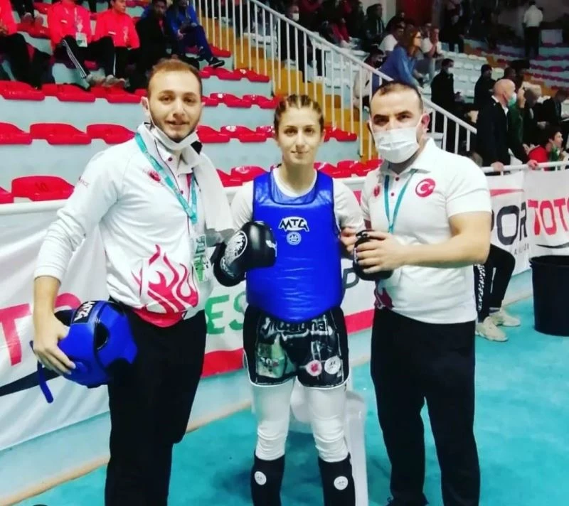 Sudenur Basancı, Gençler Avrupa Muaythai Şampiyonası’nda üçüncü oldu
