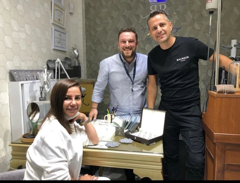 Ünlülerin pırlantacısından yeni evlenen çiftlere uyarılar
