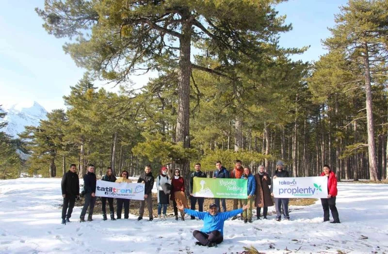 Konya’da doğu tutkunlarından kar yürüyüşü
