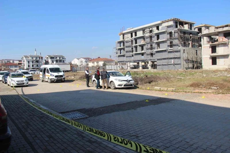 Sokak ortasında eski ortağını vurdu
