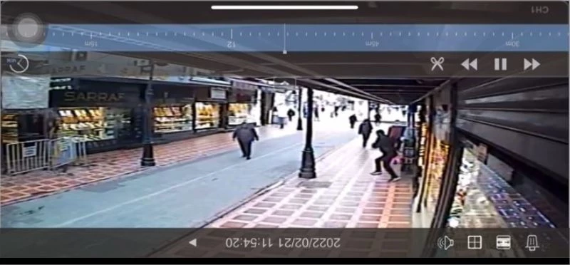 Kuyumcuda ışık hızında kapkaç
