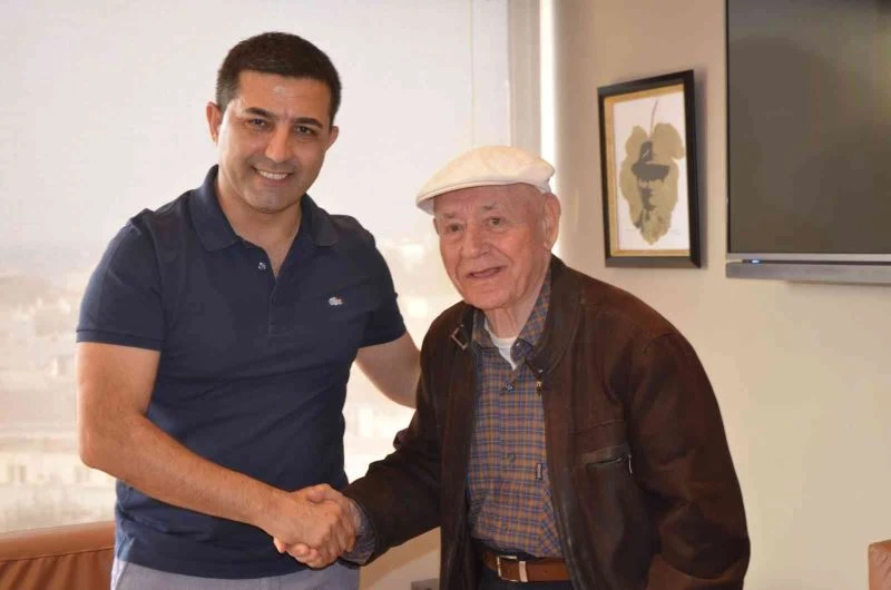 Başkan Günel hayatını kaybeden ünlü sanatçı  Muvaffak Falay için başsağlığı mesajı yayınladı
