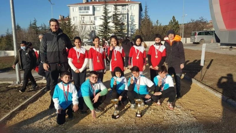 İnönü Oklubalı Sabri Kahvecioğlu Ortaokulu öğrencileri zafere doymuyor
