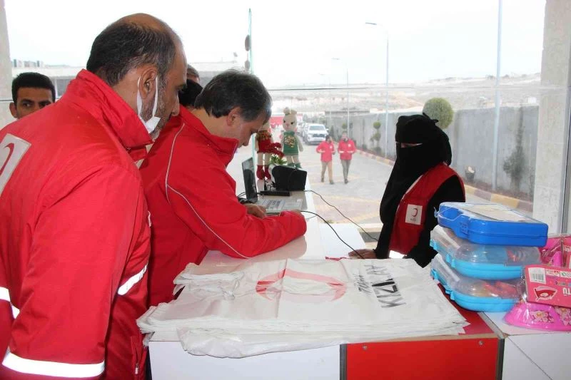 Türk Kızılayı İdlib’de yaraları sarıyor
