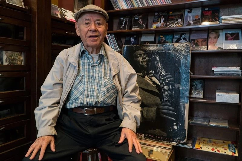 Kuşadalı ünlü müzisyen Falay hayatını kaybetti
