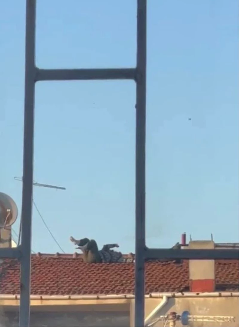  Çatıda tehlikeli yoga keyfi kamerada
