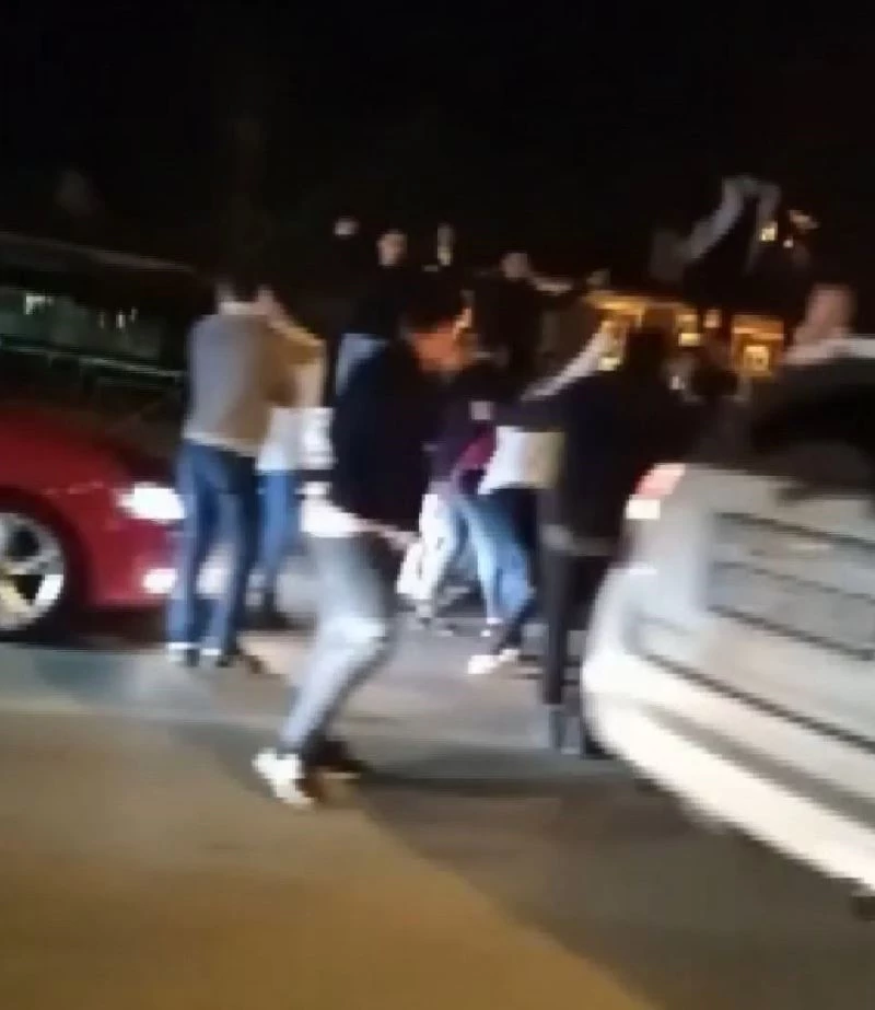 Yol kapatıp asker eğlencesi yapanlara ceza yağdı
