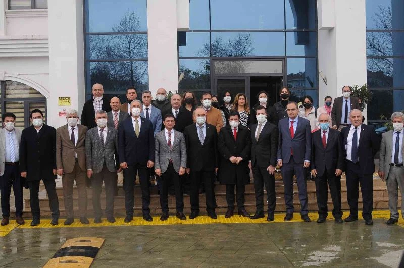 Yalova’da erişebilir belgesi alan kurumlara bayrakları teslim edildi
