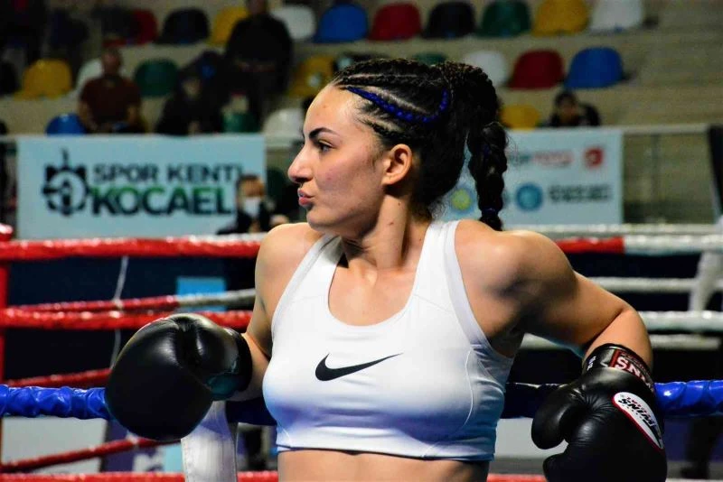 Müge Değirmenci, ilk profesyonel maçında şampiyon oldu
