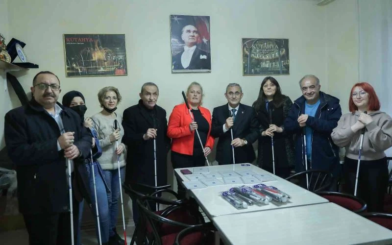 Başkan Işık’tan beyaz baston
